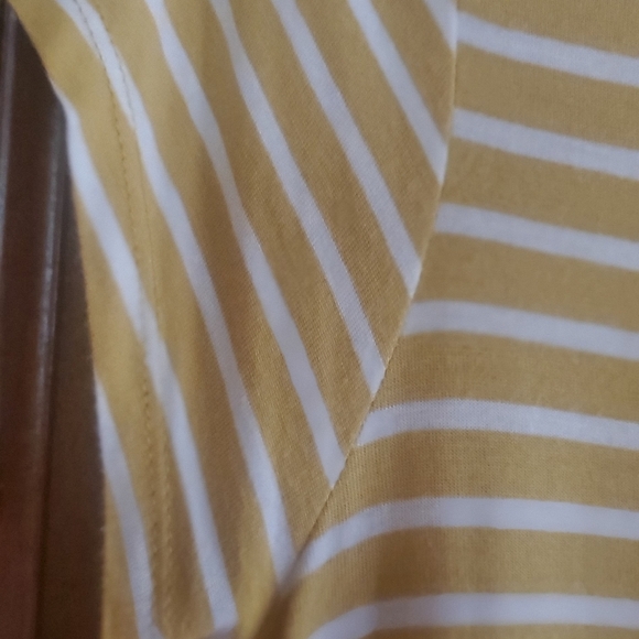 Cable & Gauge Cap Sleeve V-neck Tee With Mustard And White Stripes Size Medium - Picture 10 of 12
